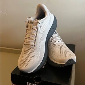 Saucony Ride 18
Men’s Size 10D
Cloud/Shadow